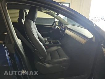 2024 Tesla Model Y Long Range - miniatura 8