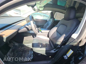 2024 Tesla Model Y Long Range – miniatura 6
