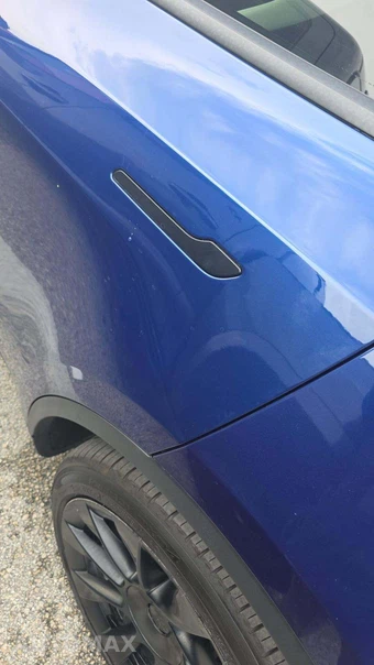 2024 Tesla Model Y Long Range - miniatura 25