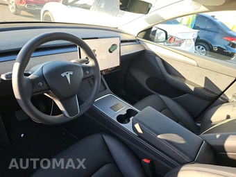 2024 Tesla Model Y Long Range – miniatura 11