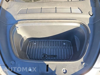 2024 Tesla Model Y Long Range – miniatura 15
