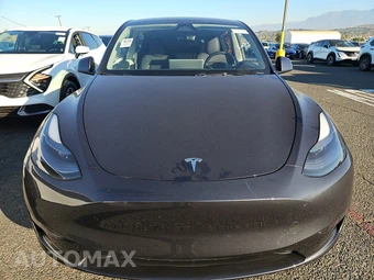 2024 Tesla Model Y Long Range – miniatura 2