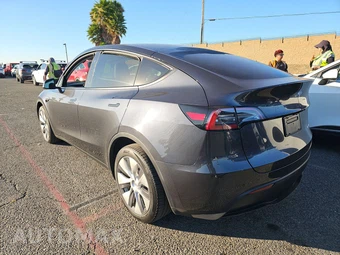 2024 Tesla Model Y Long Range – miniatura 6