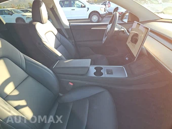 2024 Tesla Model Y Long Range – miniatura 8