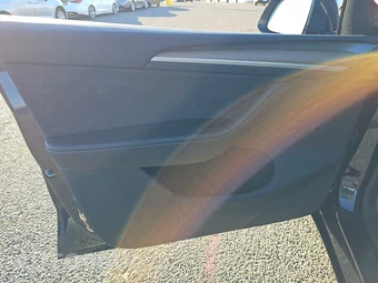 2024 Tesla Model Y Long Range – miniatura 9