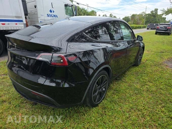 2024 Tesla Model Y Long Range - miniatura 2