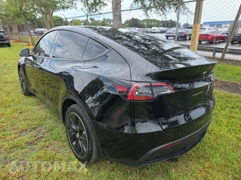 2024 Tesla Model Y Long Range - miniatura 3