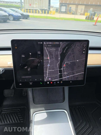 2024 Tesla Model Y Long Range - miniatura 7