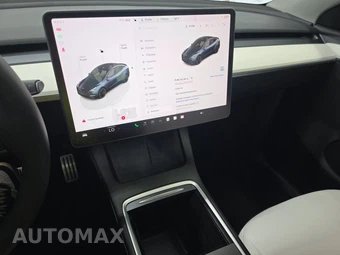 2024 Tesla Model Y Performance - miniatura 11