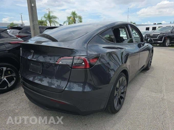 2024 Tesla Model Y Performance - miniatura 3