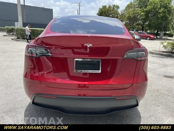 2024 Tesla Model Y Standard Range - miniatura 11
