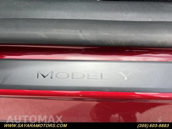 2024 Tesla Model Y Standard Range - miniatura 15