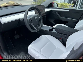 2024 Tesla Model Y Standard Range - miniatura 16