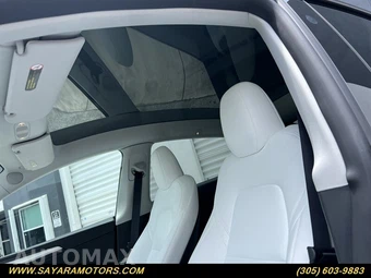 2024 Tesla Model Y Standard Range - miniatura 17