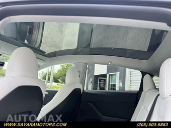 2024 Tesla Model Y Standard Range - miniatura 19