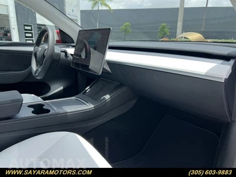 2024 Tesla Model Y Standard Range - miniatura 25