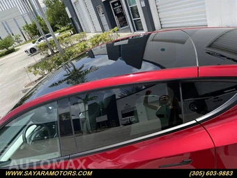 2024 Tesla Model Y Standard Range - miniatura 30