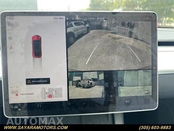 2024 Tesla Model Y Standard Range - miniatura 32