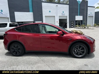 2024 Tesla Model Y Standard Range - miniatura 7