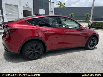 2024 Tesla Model Y Standard Range - miniatura 8