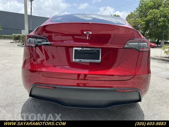 2024 Tesla Model Y Standard Range - miniatura 9