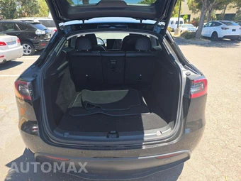 2024 Tesla Model Y Standard Range - miniatura 11