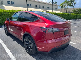 2024 Tesla Model Y Standard Range - miniatura 13