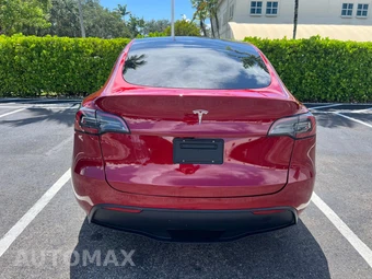 2024 Tesla Model Y Standard Range - miniatura 14