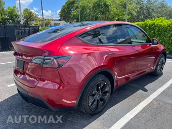 2024 Tesla Model Y Standard Range - miniatura 15