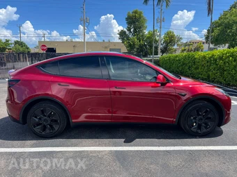 2024 Tesla Model Y Standard Range - miniatura 16