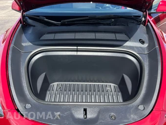 2024 Tesla Model Y Standard Range - miniatura 18