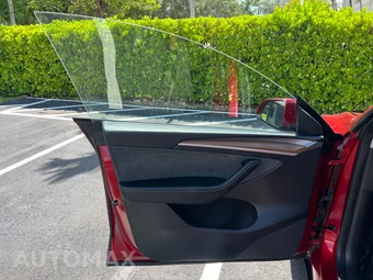 2024 Tesla Model Y Standard Range - miniatura 21