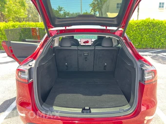 2024 Tesla Model Y Standard Range - miniatura 25