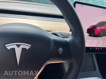 2024 Tesla Model Y Standard Range - miniatura 42