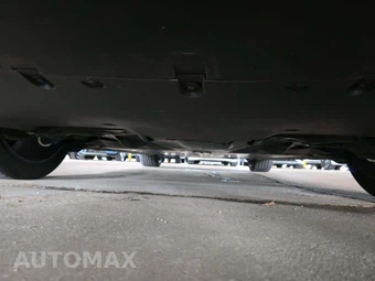 2024 Tesla Model Y Standard Range - miniatura 16