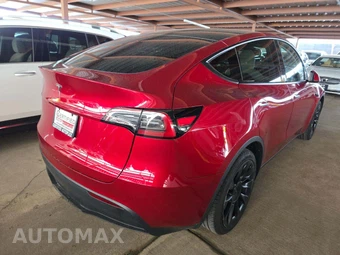 2024 Tesla Model Y Standard Range - miniatura 3