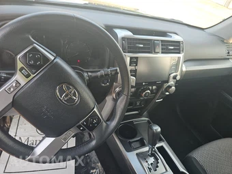 2024 Toyota 4Runner SR5 – miniatura 11