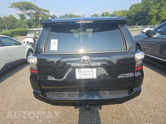 2024 Toyota 4Runner SR5 – miniatura 5