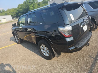 2024 Toyota 4Runner SR5 – miniatura 6