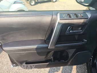 2024 Toyota 4Runner SR5 – miniatura 9