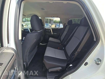2024 Toyota 4Runner SR5 - miniatura 10