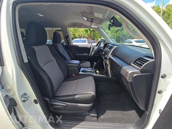 2024 Toyota 4Runner SR5 - miniatura 16