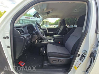 2024 Toyota 4Runner SR5 - miniatura 3