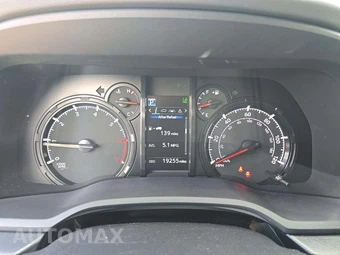 2024 Toyota 4Runner SR5 - miniatura 6