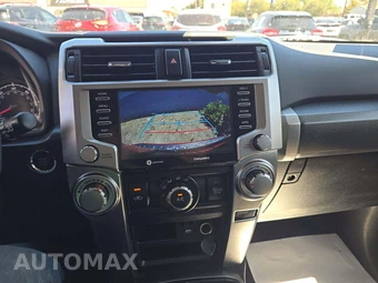 2024 Toyota 4Runner SR5 - miniatura 10