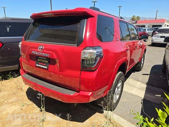 2024 Toyota 4Runner SR5 - miniatura 3
