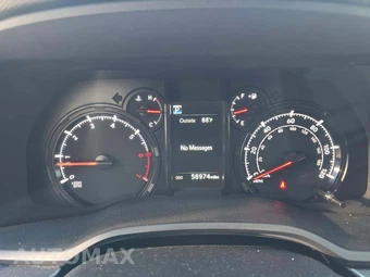 2024 Toyota 4Runner SR5 - miniatura 9