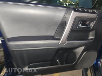 2024 Toyota 4Runner SR5 - miniatura 9