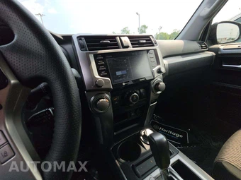 2024 Toyota 4Runner SR5 - miniatura 10