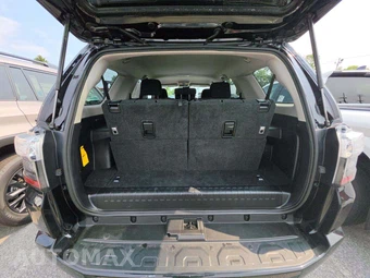 2024 Toyota 4Runner SR5 - miniatura 15